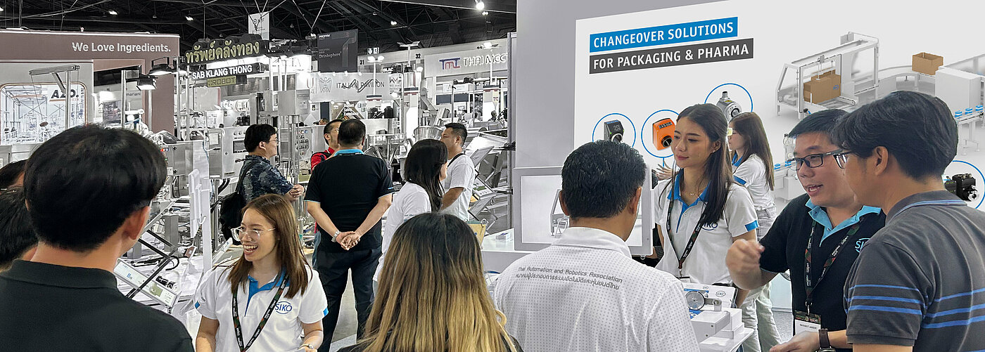 SIKO employees talking with customers at a trade show in Asia SIKO employees talking with customers at a trade show in Asia