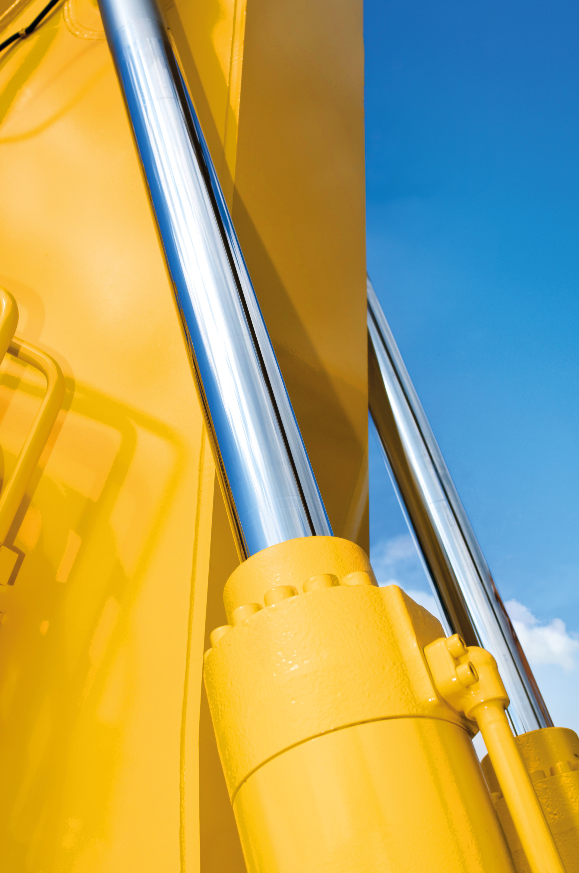 Hydraulic cylinder on yellow construction machine