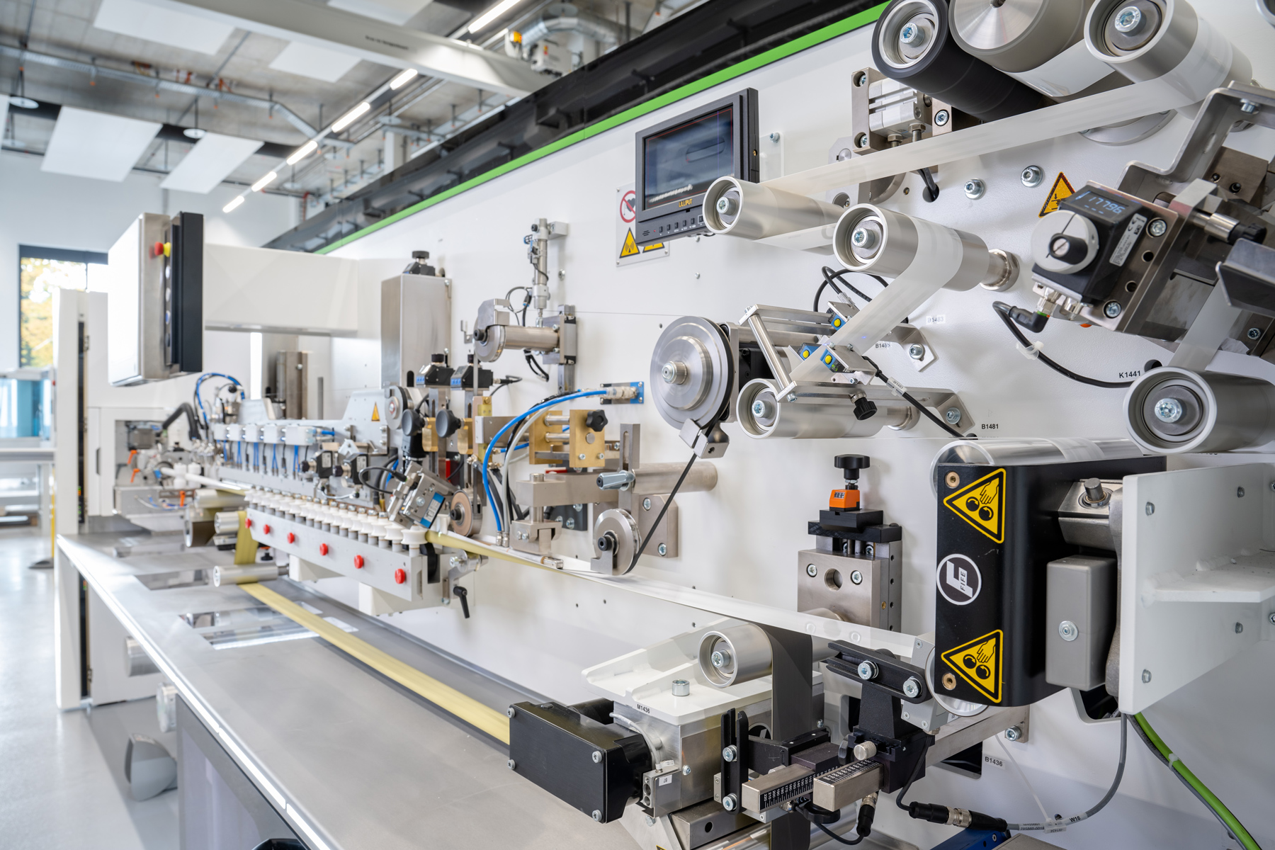 Maschine für die Tubenproduktion und Tubenbefüllung