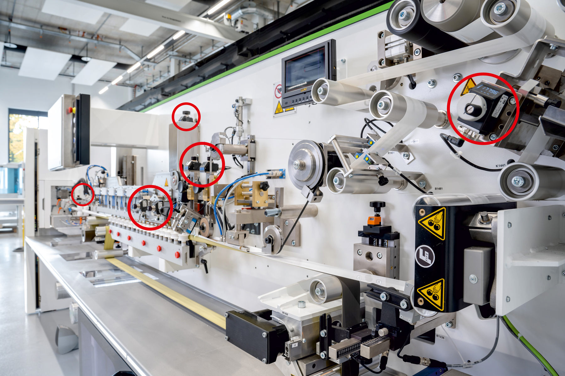 SIKO Positionsanzeigen an einer Packsys Global Maschine für die Tubenproduktion
